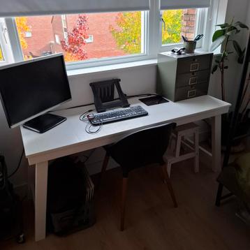 Woood bureau Honk beschikbaar voor biedingen