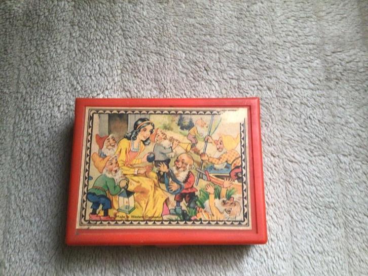 Vintage vier puzzels in één , mooie sprookjes taferelen, Antiek en Kunst, Antiek | Speelgoed, Ophalen of Verzenden