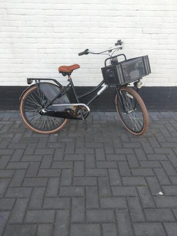 zwarte meisjesfiets met mand 24 inch banden beschikbaar voor biedingen
