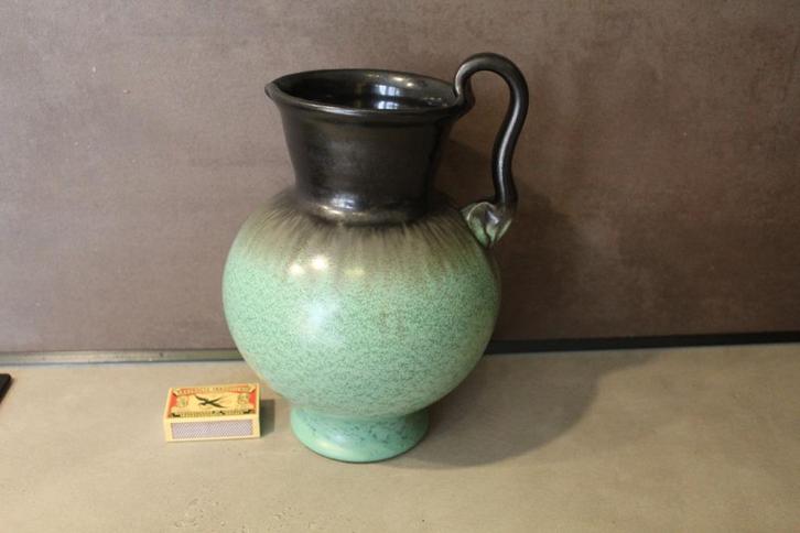 mobach - schenkkan mobach keramiek - groen met zwart - 22 cm, Antiek en Kunst, Antiek | Keramiek en Aardewerk, Verzenden
