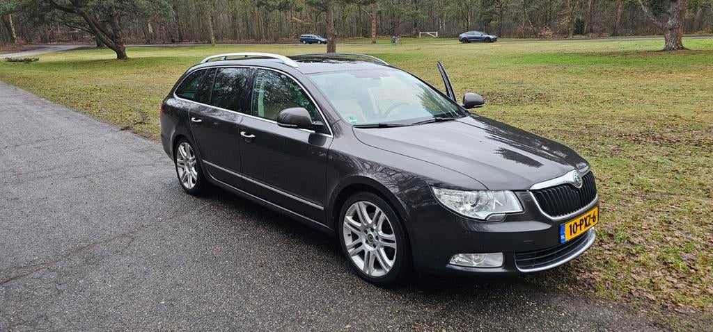 Skoda Superb 1.8 TSI 118KW Combi DSG 2011 Bruin, Auto's, Beige, 4 cilinders, 160 pk, 1445 kg