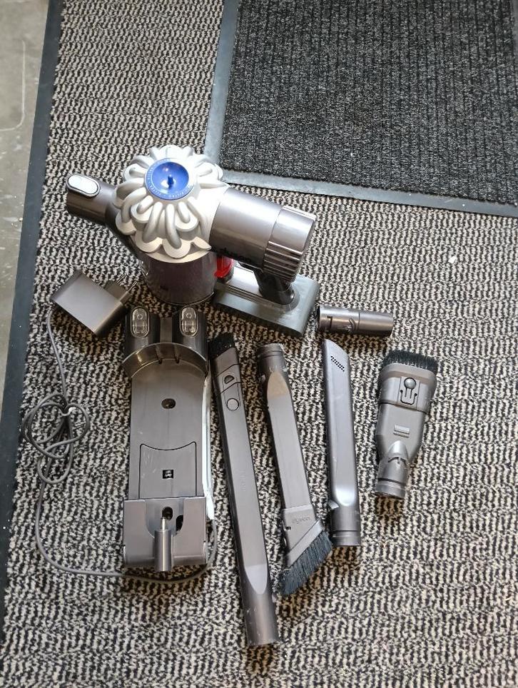 Dyson DC62 handstofzuiger met  diverse accessoires, Huis en Inrichting, Schoonmaakartikelen, Overige typen, Ophalen of Verzenden
