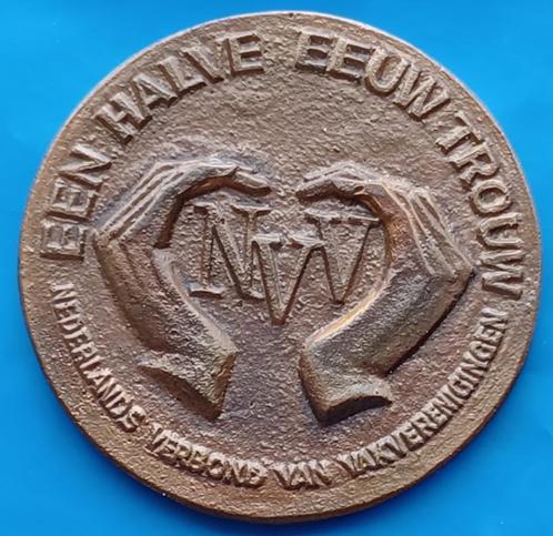 Penning 50 jaar Bondslid NVV - Een Halve Eeuw Trouw, Postzegels en Munten, Penningen en Medailles, Brons, Nederland, Verzenden