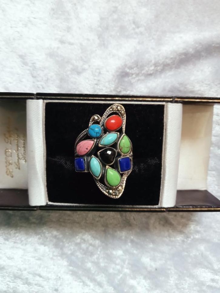 Mooie Sierlijke Zilveren Ring met gekleurde steentjes en m, Sieraden, Tassen en Uiterlijk, Antieke sieraden, Ring, Zilver, Verzenden