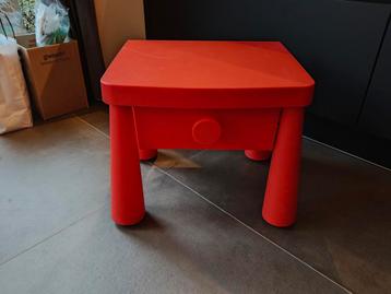 Mammut IKEA nachtkastje rood beschikbaar voor biedingen