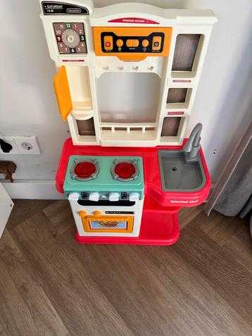 Speelgoed keuken met water en geluid elementen. beschikbaar voor biedingen