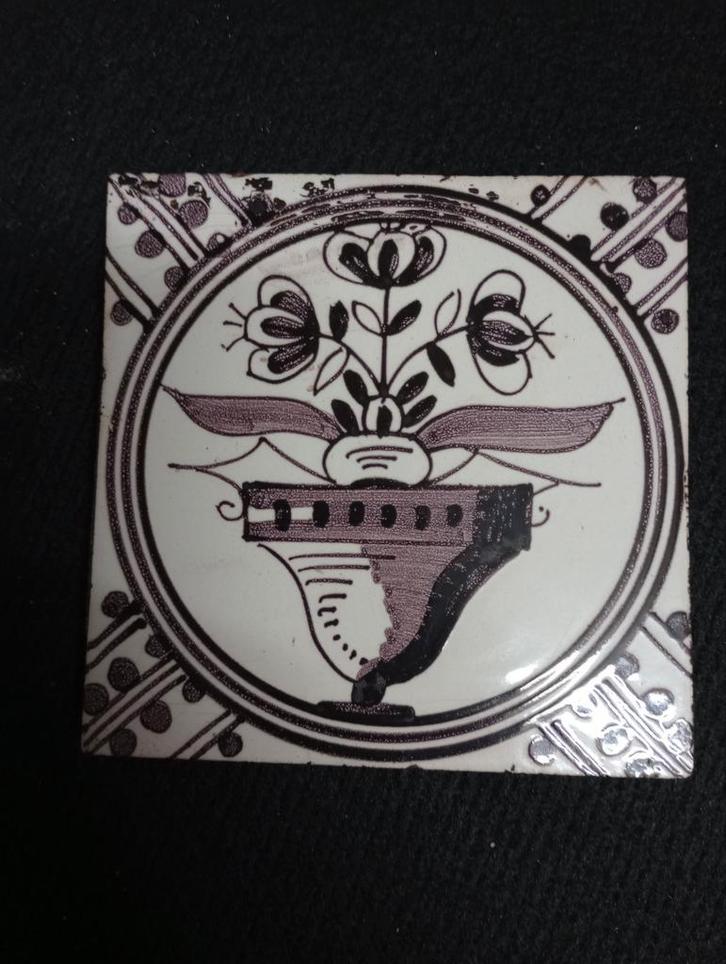 Zeer Gave Tegel met Bloempot, Antiek en Kunst, Antiek | Wandborden en Tegels, Ophalen of Verzenden