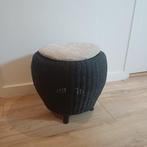 Vintage zwart rotan krukje incl. kussentje, Huis en Inrichting, Krukjes, Ophalen, Hout