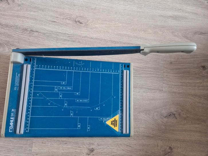 Dahle 560 hefboomsnijmachine, in goede staat, Hobby en Vrije tijd, Knutselen, Zo goed als nieuw, Knutselwerk, Ophalen