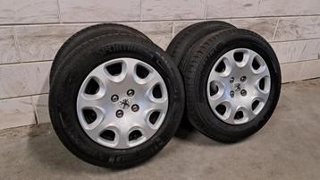 Banden 308 307 C4 Cactus DS3 Berlingo Partner 195/65/15 beschikbaar voor biedingen