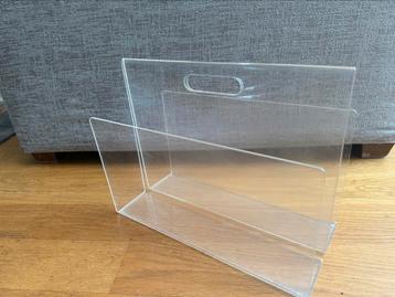 Plexiglas lectuurbak krantenbak beschikbaar voor biedingen