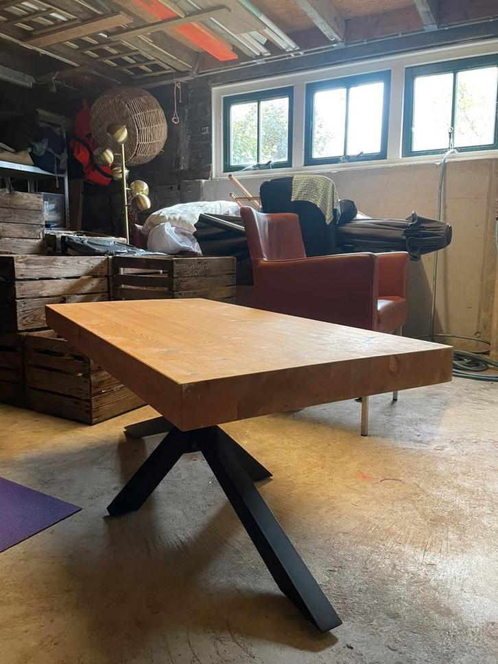 Mooie, massief houten salontafel met gietijzeren spinpoot., Huis en Inrichting, Tafels | Salontafels, Ophalen of Verzenden