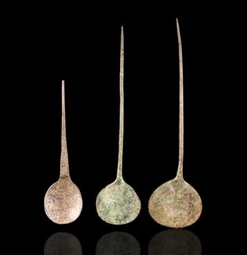 Byzantijnse Rijk, groep van 3 bronzen lepels beschikbaar voor biedingen