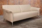 Als NIEUW! beigekleurige leren Leolux Mayon design bank (2st, Huis en Inrichting, Banken | Bankstellen, Leolux, Leolux, Design