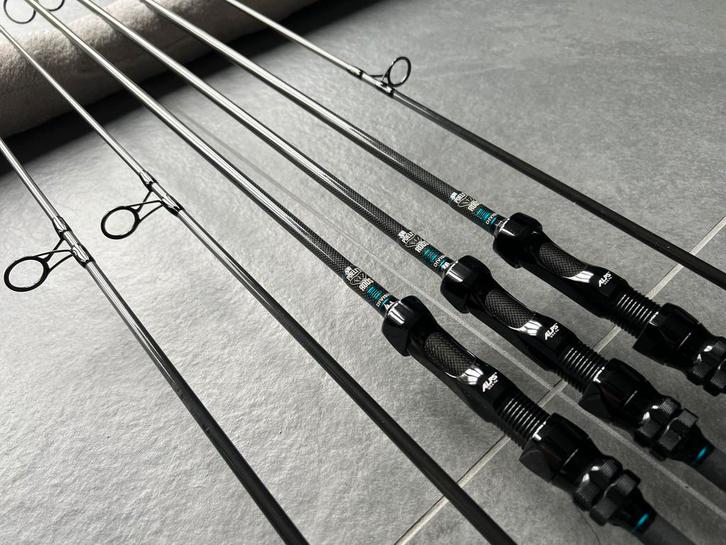 3 x Poeli’s Rods Divisio 10ft 2,75lbs ZO GOED ALS NIEUW!, Watersport en Boten, Hengelsport | Karpervissen, Zo goed als nieuw, Complete set