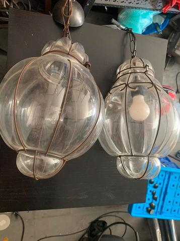 2 vintage glazen hanglampen beschikbaar voor biedingen