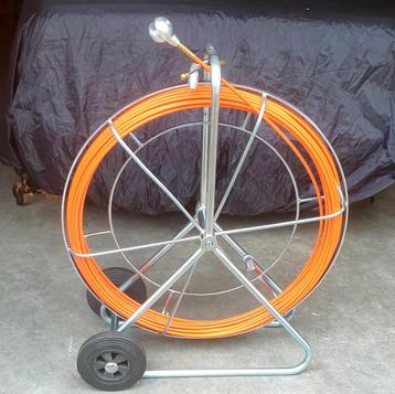 Glasvezelgeleiderail met houder  beschikbaar voor biedingen