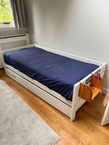 Single bed with pull-out guest bed beschikbaar voor biedingen