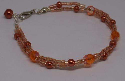 Armbandje met oranje pareltjes en facetkralen, Sieraden, Tassen en Uiterlijk, Armbanden, Nieuw, Overige materialen, Oranje, Ophalen of Verzenden