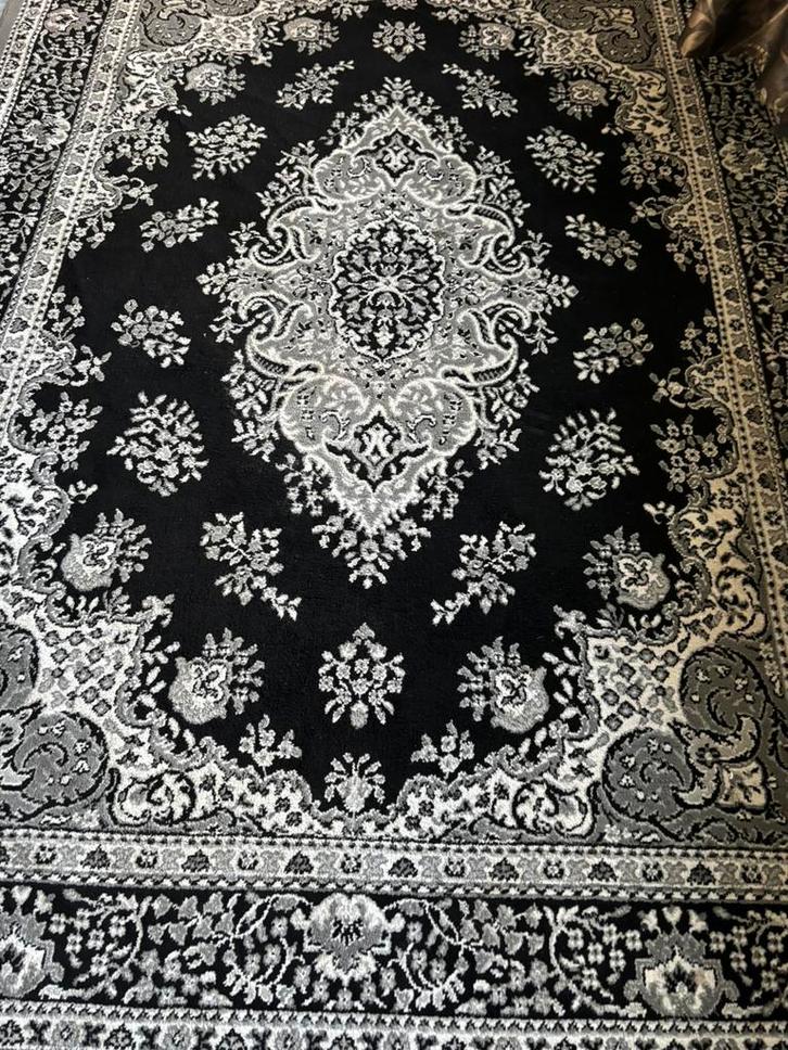 Grote vloerkleed 300x200cm zwart grijs wit vandaag 100 euro., Huis en Inrichting, Stoffering | Tapijten en Kleden, Zo goed als nieuw