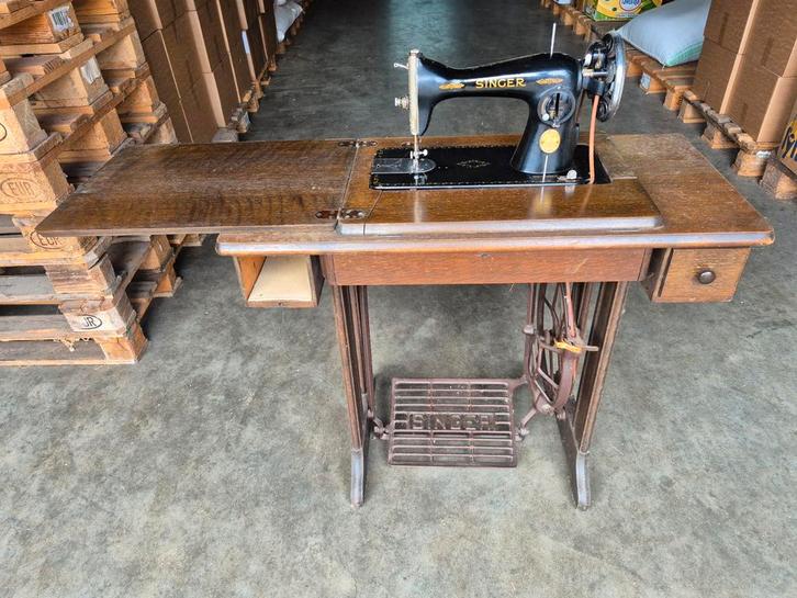 Antieke Singer Naaimachine met Kast, Antiek en Kunst, Antiek | Naaimachines, Ophalen