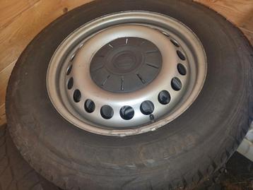 Winterbanden met stalen velgen voor VW T5 of T6 beschikbaar voor biedingen