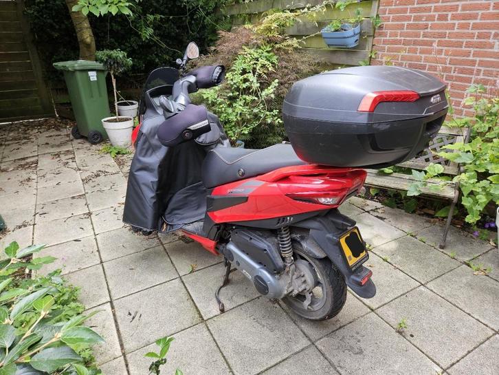 Te koop! Aprillia SXR 50 + Accessoires, Fietsen en Brommers, Scooters | Aprilia, Zo goed als nieuw, Overige modellen, Maximaal 45 km/u
