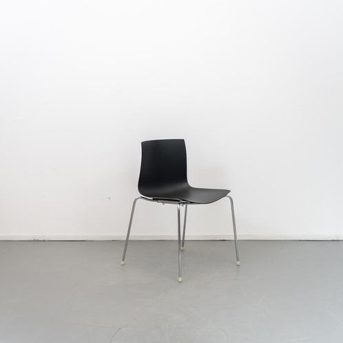 2 Arper Catifa stoel Zwart Polypro, Huis en Inrichting, Stoelen, Zo goed als nieuw, Kunststof, Metaal