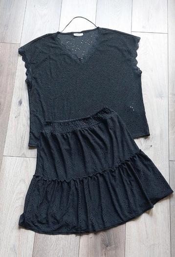 SET t Shirt en Rok zwart bewerkt L🙂 beschikbaar voor biedingen