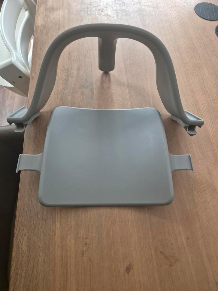 Stokke Tripp Trapp Baby Set - Grijs, Kinderen en Baby's, Kinderstoelen, Zo goed als nieuw, Meegroeistoel, Gordel(s), Stoelverkleiner