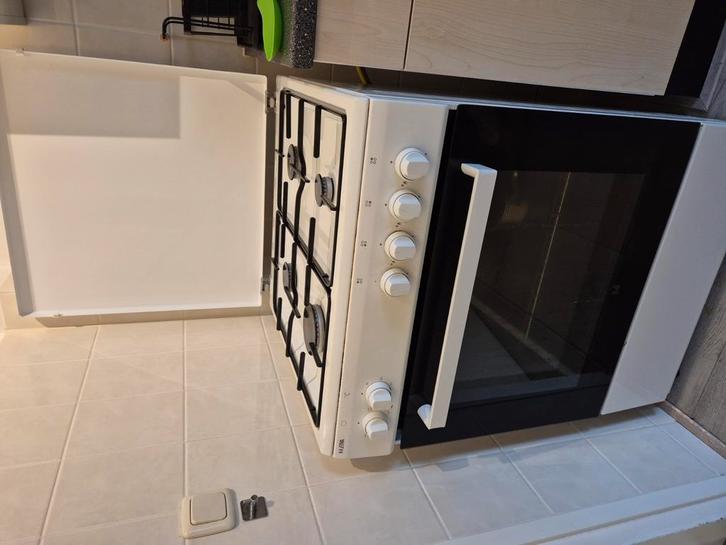 Gasfornuis, Witgoed en Apparatuur, Fornuizen, Zo goed als nieuw, Vrijstaand, Gas, 4 kookzones, 85 tot 90 cm, Ophalen