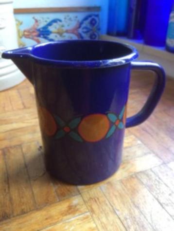 Kan blauw emaille met oranje bloem decor.  beschikbaar voor biedingen