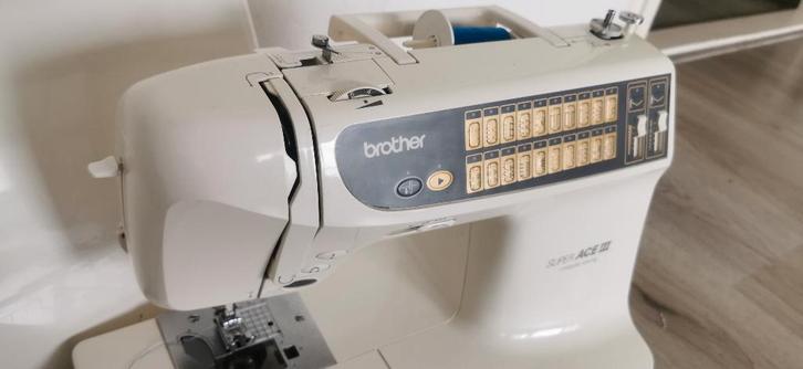 Naaimachine Brother SUPER ACE computer sewing mede in JAPAN, Hobby en Vrije tijd, Naaimachines en Toebehoren, Zo goed als nieuw