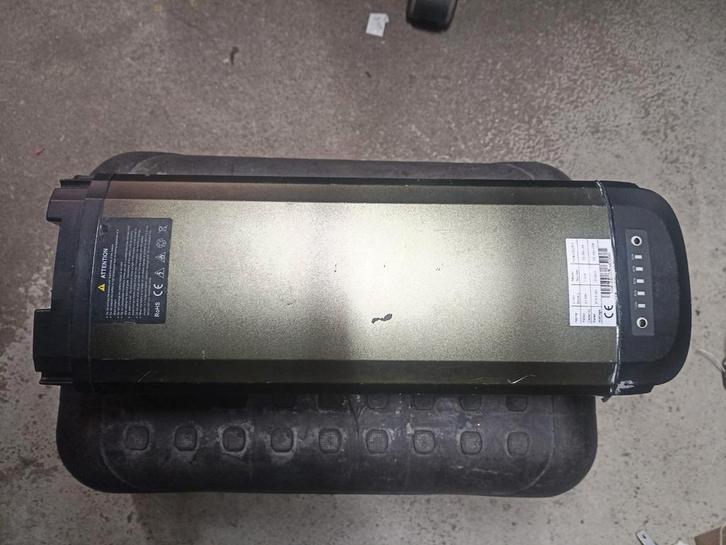 48V ebike accu met achterlicht, Fietsen en Brommers, Fietsaccessoires | Fietsaccu's, Gebruikt, Ophalen of Verzenden