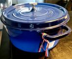 Staub La Cocotte 32cm Bleu Roy - Ongebruikt, Huis en Inrichting, Keuken | Potten en Pannen, Gietijzer, Nieuw, Keramische plaat