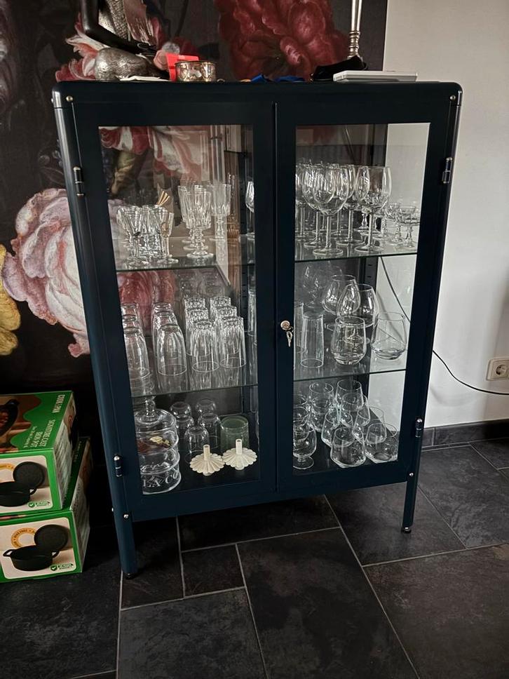 IKEA Fabrikör Vitrinekast - Blauw, Huis en Inrichting, Kasten | Vitrinekasten, Gebruikt, 100 tot 150 cm, 50 tot 100 cm, 25 tot 50 cm