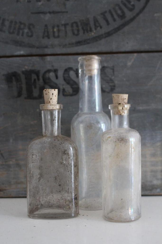 Lot van 3 oude flesjes bodemvondsten *Pronck & Praal*, Antiek en Kunst, Curiosa en Brocante, Ophalen of Verzenden