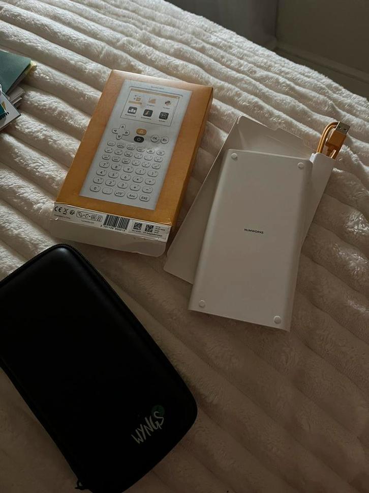 Grafische rekenmachine Numworks, Diversen, Rekenmachines, Zo goed als nieuw, Grafische rekenmachine, Ophalen of Verzenden