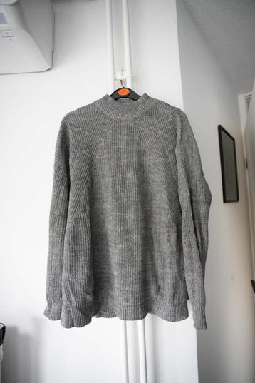 Grijze col trui H&M maat M, lang model beschikbaar voor biedingen