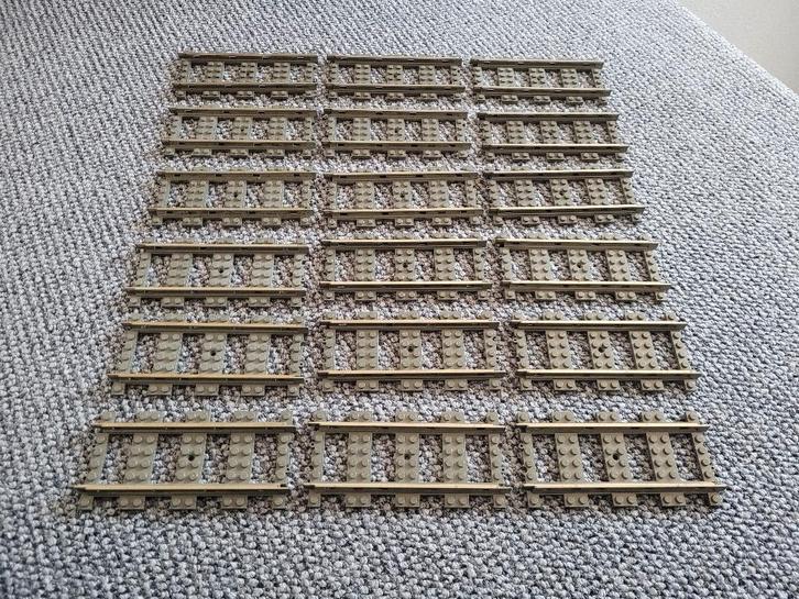 Partij O210=18x Lego trein rails recht 9v, Kinderen en Baby's, Speelgoed | Duplo en Lego, Gebruikt, Lego, Losse stenen, Ophalen of Verzenden