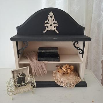 Brocante/vintage houten kastje. beschikbaar voor biedingen