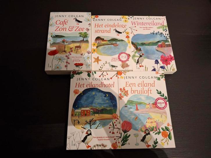 Jenny Colgan - Café Zon & Zee Serie 1-5, Boeken, Romans, Zo goed als nieuw, Nederland, Ophalen of Verzenden