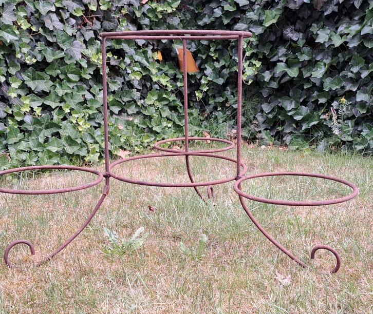 Brocante tuin rek plantrek rond Frans, Tuin en Terras, Bloembakken en Plantenbakken, Gebruikt, Metaal, Tuin, 30 tot 60 cm, Rond