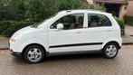 Zeer mooie Chevrolet Matiz 2007 Automaat Airco APK Trekhaak, Auto's, Chevrolet, Stof, Wit, 51 pk, Grijs