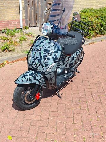  Scooter  Geel kenteken  beschikbaar voor biedingen
