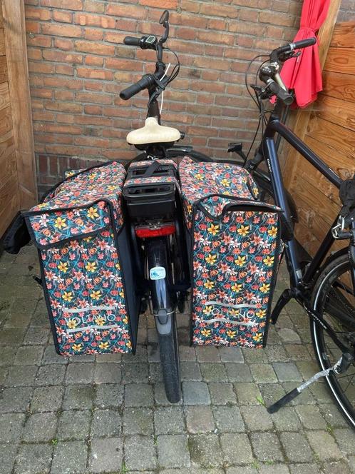 Voltano Dubbele Fietstas XXL Bloemen - Zo goed als nieuw, Fietsen en Brommers, Fietsaccessoires | Fietstassen, Zo goed als nieuw