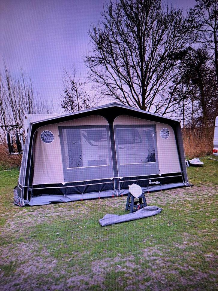 Mooie voortent voor caravan Isabella, Caravans en Kamperen, Voortenten en Luifels, Zo goed als nieuw, Isabella, Ophalen