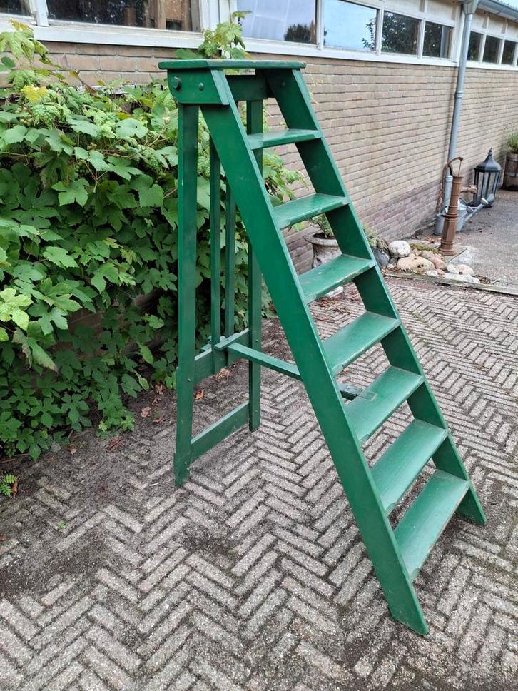 Vintage houten trap, schilderstrap 142 cm, Doe-het-zelf en Verbouw, Ladders en Trappen, Gebruikt, Trap, Minder dan 2 meter, Opvouwbaar of Inschuifbaar