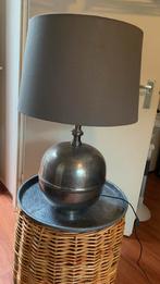 Grote schemerlamp met zware voet en grijze kap., Ophalen, Gebruikt