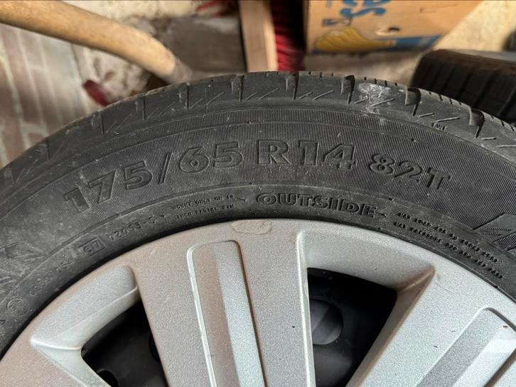 Winterbanden (op velg) | Ford Fiësta | 175/65 R14, Auto diversen, Autosport-onderdelen, Zo goed als nieuw, Ophalen